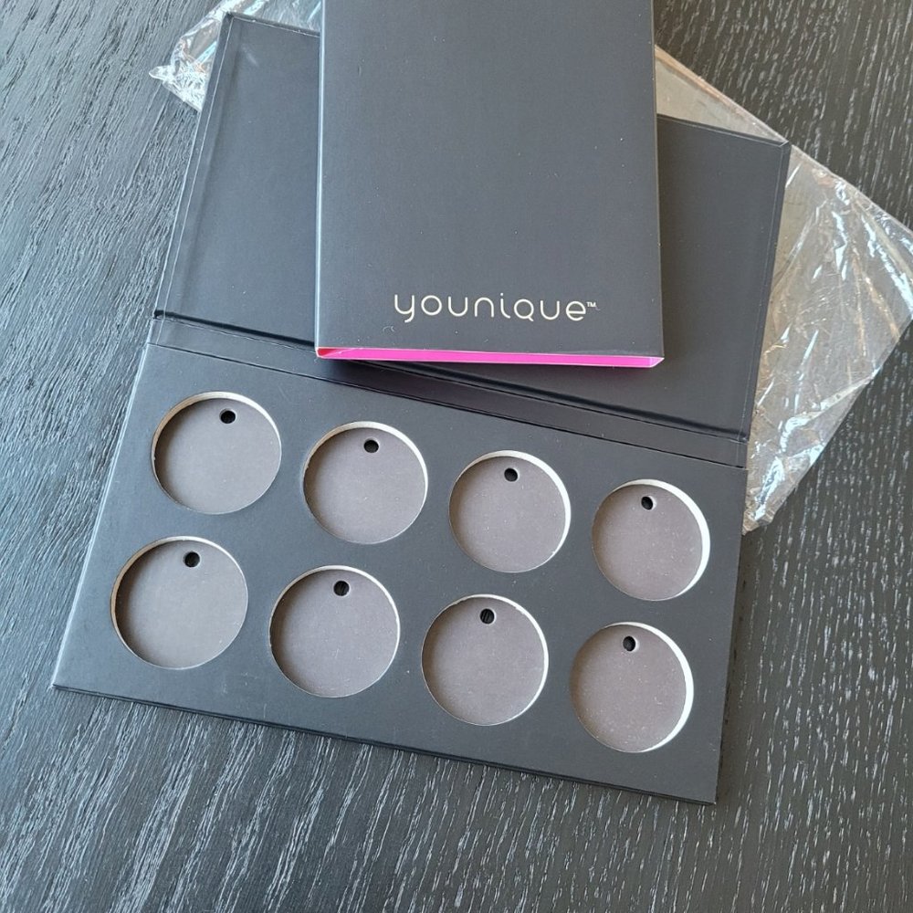 MOODSTRUCK pressed shadow 8 slot Palette only (No colors included)